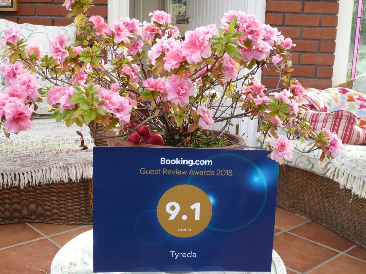 לינה וארוחת בוקר אניס Tyreda מראה חיצוני תמונה